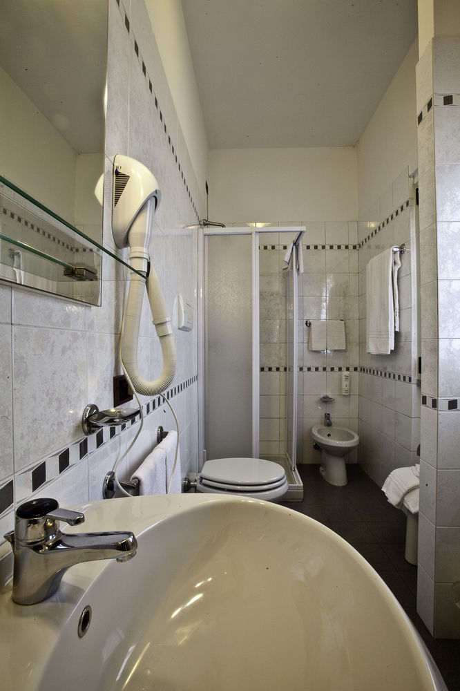 Monguzzo Hotel Nastro Azzurro מראה חיצוני תמונה