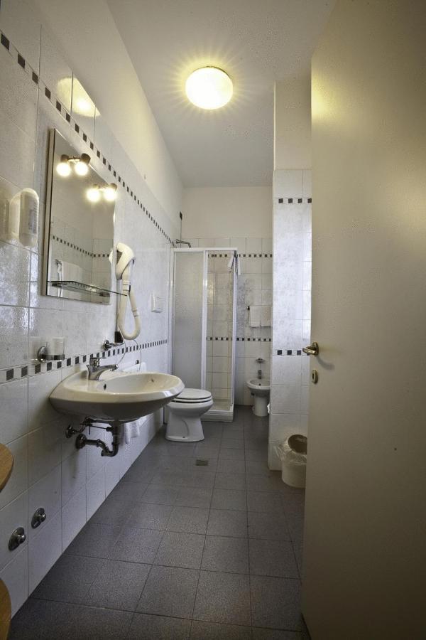 Monguzzo Hotel Nastro Azzurro חדר תמונה